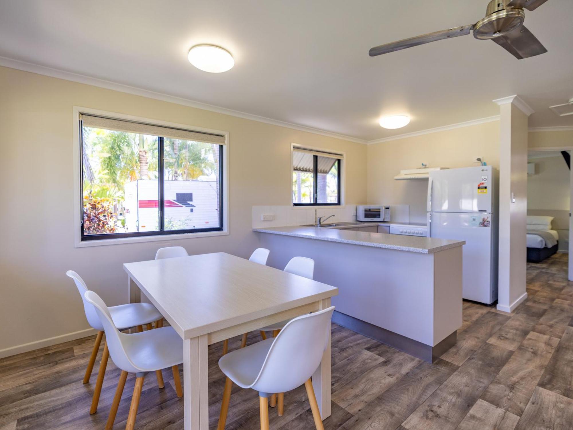 Nrma Capricorn Yeppoon Holiday Park Kinka Szoba fotó
